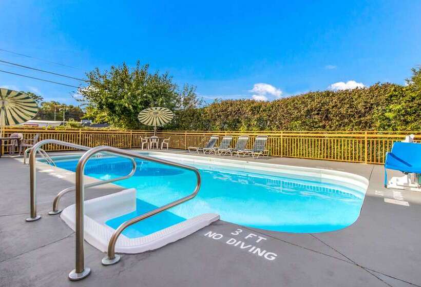 בית מלון כפרי Econo Lodge