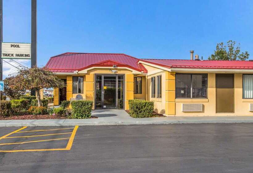 בית מלון כפרי Econo Lodge