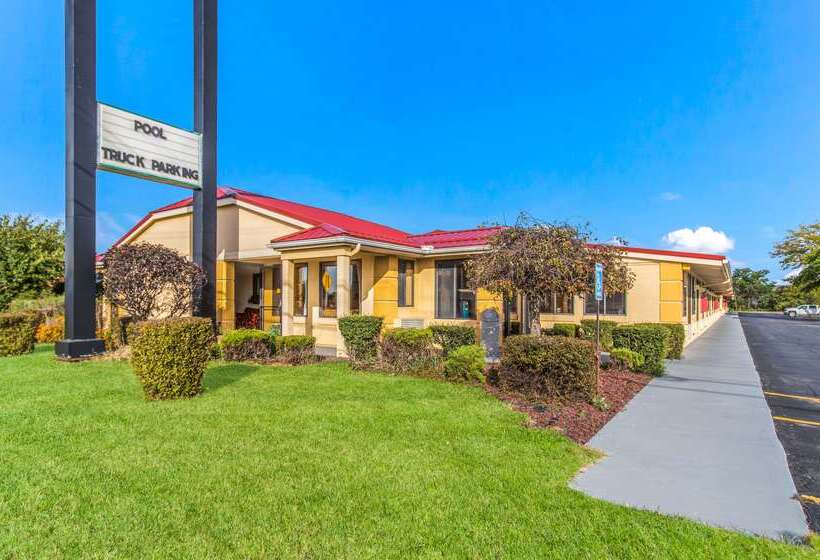 בית מלון כפרי Econo Lodge