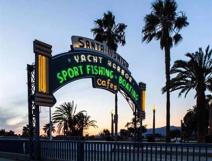 Gateway Hotel Santa Monica