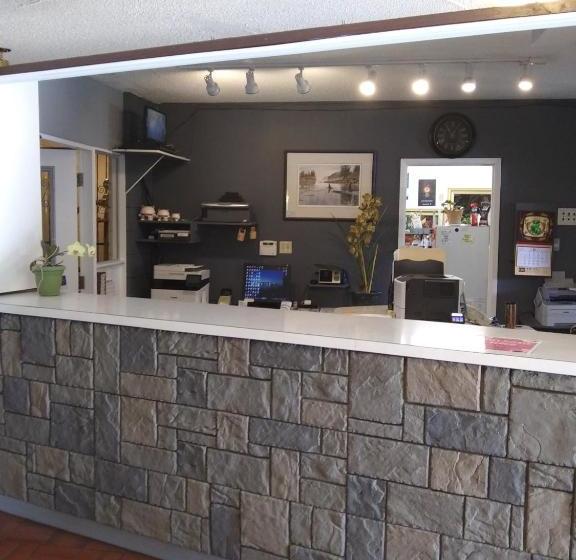 فندق Haida Way Motor Inn