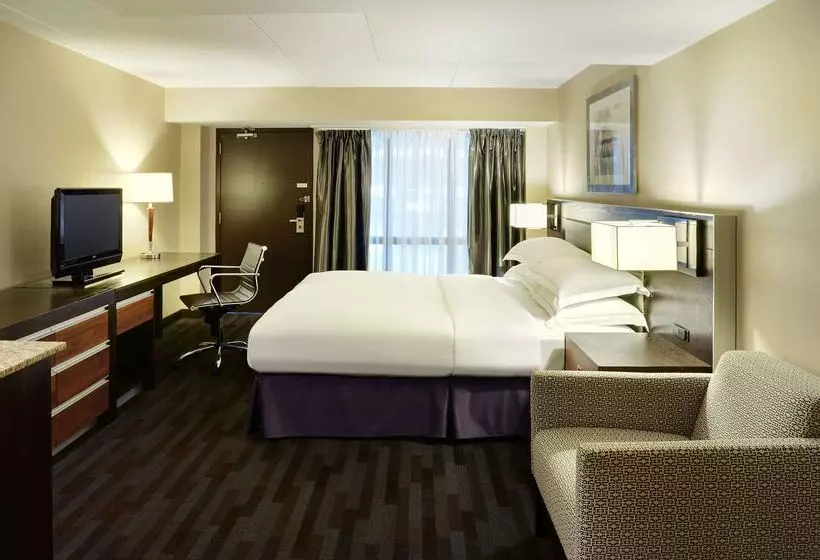 酒店 Hilton Winnipeg Airport Suites