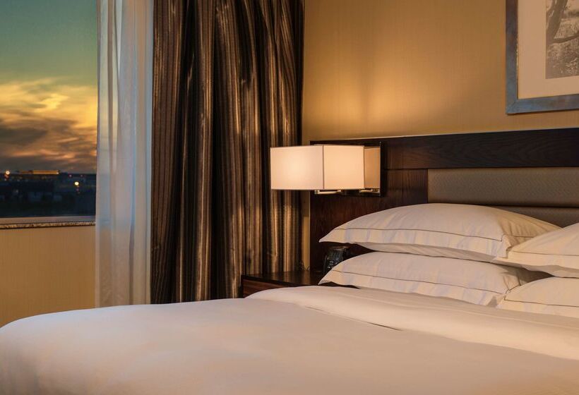 هتل Hilton Winnipeg Airport Suites