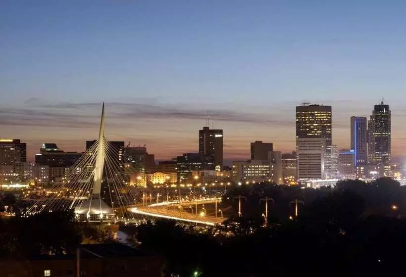 酒店 Hilton Winnipeg Airport Suites