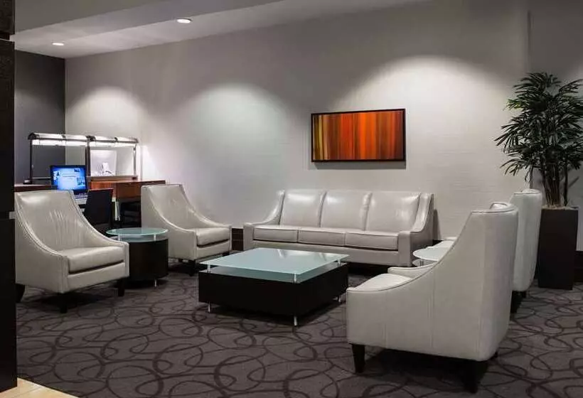 酒店 Hilton Winnipeg Airport Suites
