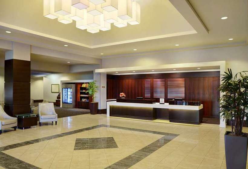 هتل Hilton Winnipeg Airport Suites