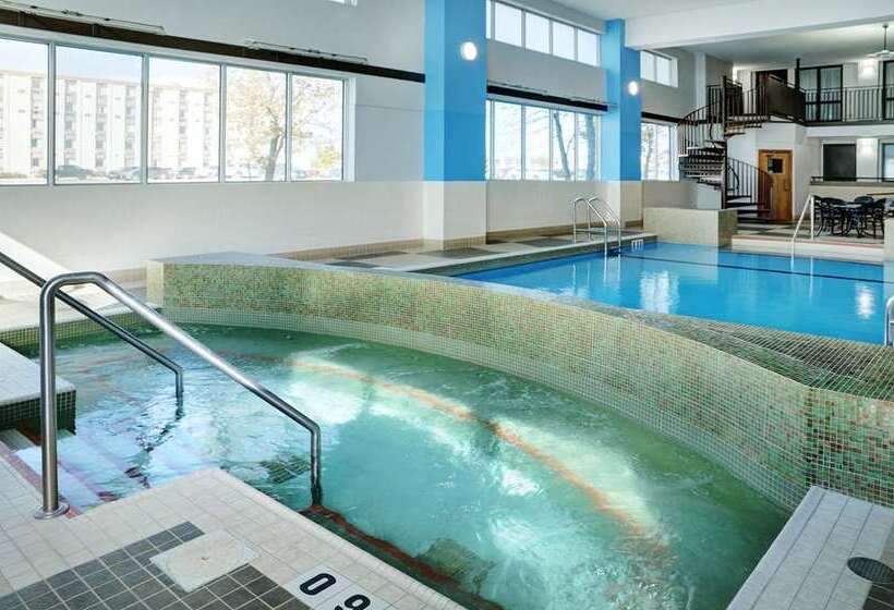 هتل Hilton Winnipeg Airport Suites