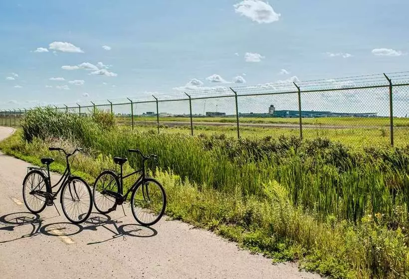 酒店 Hilton Winnipeg Airport Suites