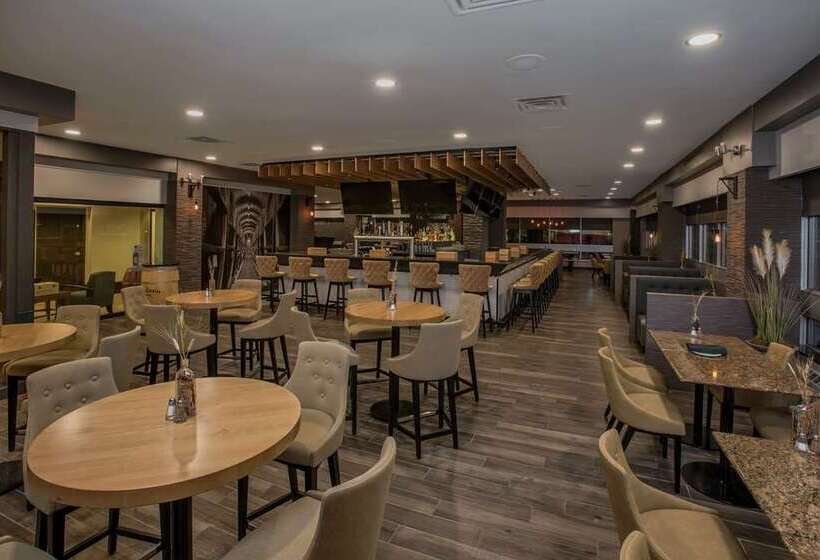 هتل Hilton Winnipeg Airport Suites