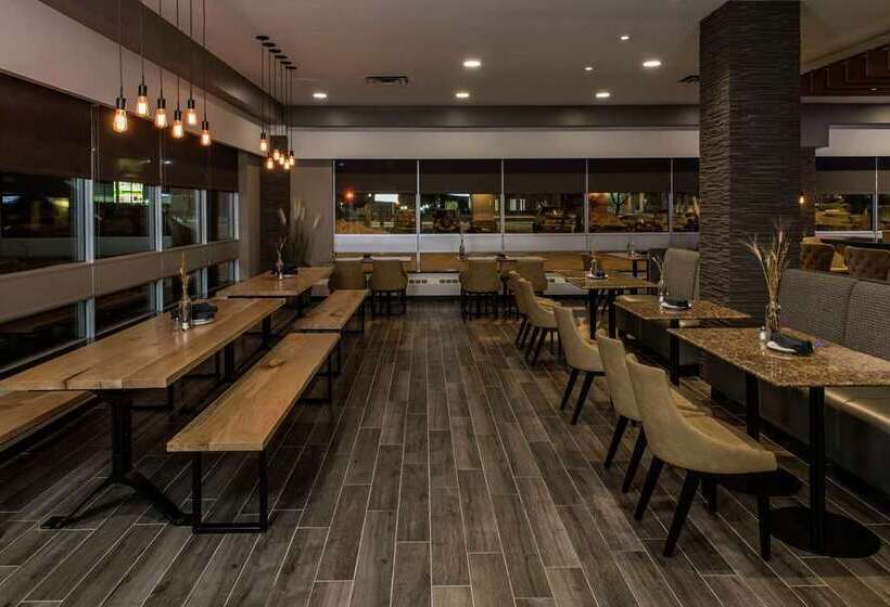 هتل Hilton Winnipeg Airport Suites