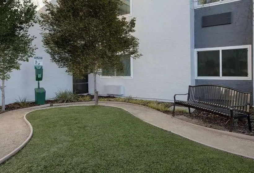 هتل La Quinta By Wyndham San Jose Airport