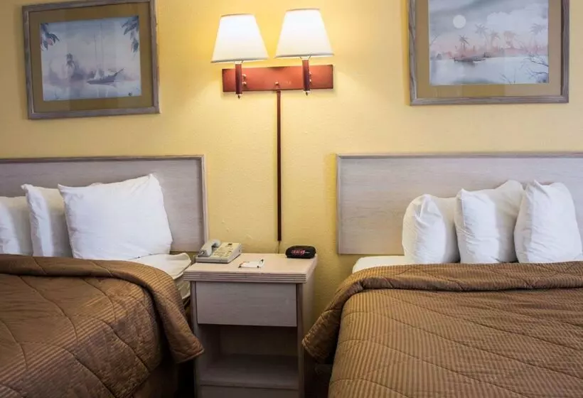 Отель Quality Inn & Suites St Augustine Beach Area