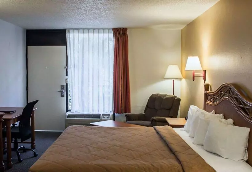 Отель Quality Inn & Suites St Augustine Beach Area