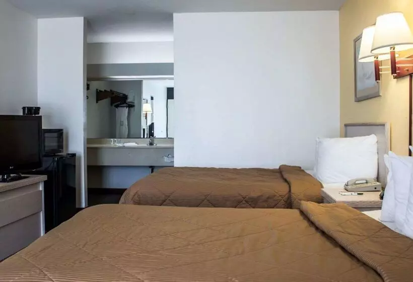 Отель Quality Inn & Suites St Augustine Beach Area