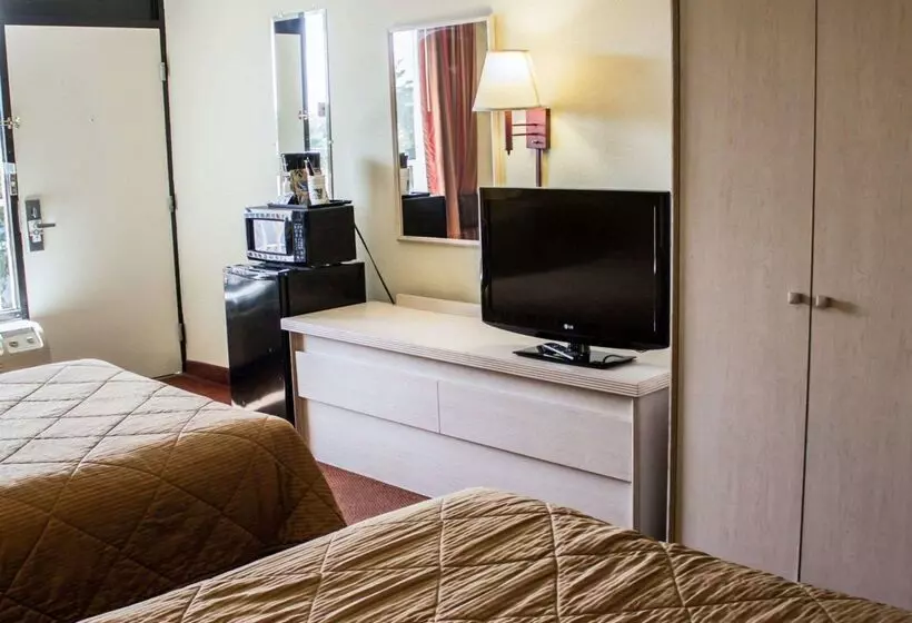 Отель Quality Inn & Suites St Augustine Beach Area