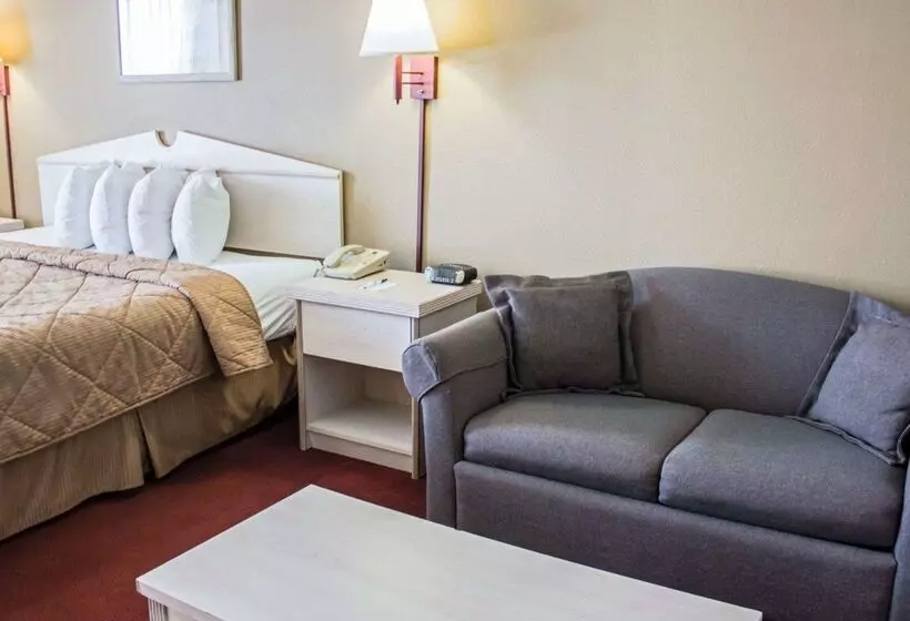 Отель Quality Inn & Suites St Augustine Beach Area