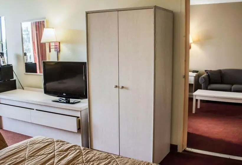 Отель Quality Inn & Suites St Augustine Beach Area