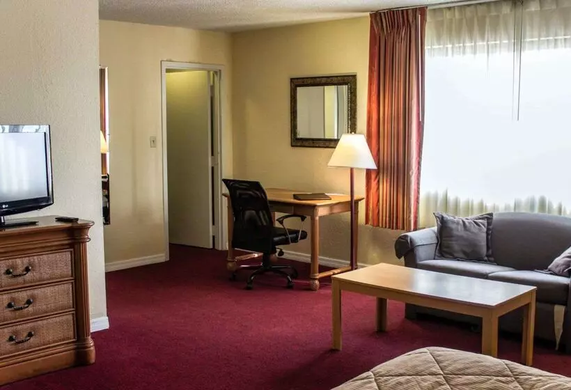 Отель Quality Inn & Suites St Augustine Beach Area