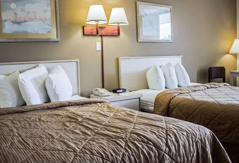 Отель Quality Inn & Suites St Augustine Beach Area