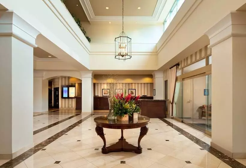 호텔 Sheraton Fairplex Suites & Conference Center