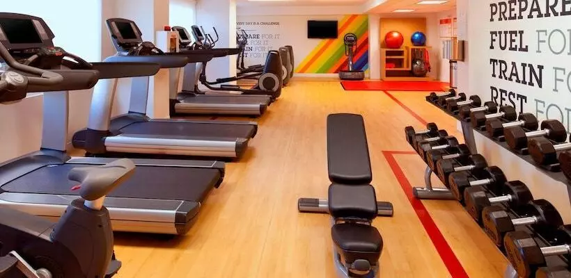 호텔 Sheraton Fairplex Suites & Conference Center