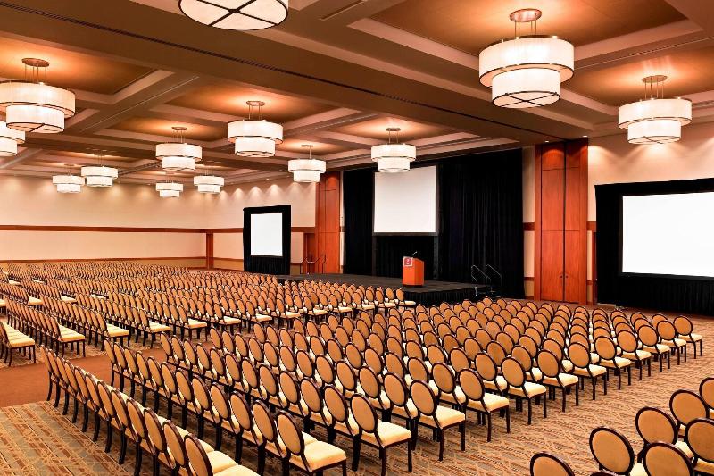 Hotel Sheraton Fairplex Suites & Conference Center