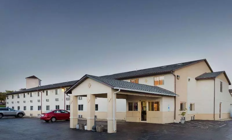 Отель Super 8 By Wyndham Rockford