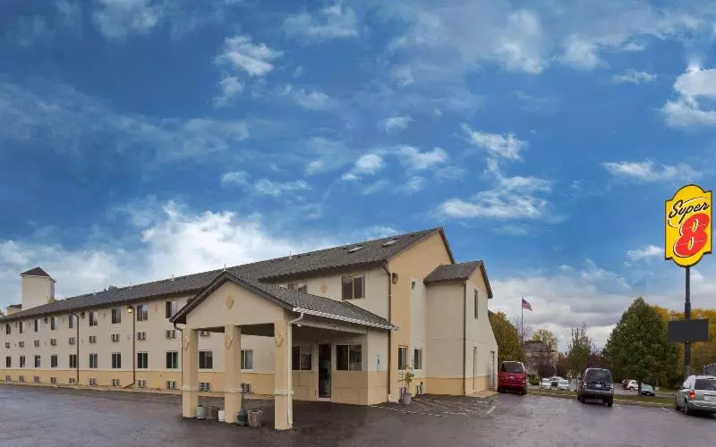Отель Super 8 By Wyndham Rockford