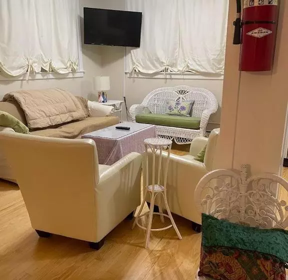 فندق Terrace Inn And 1911 Restaurant