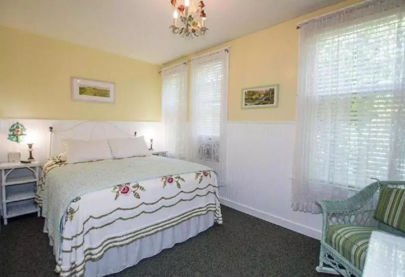 فندق Terrace Inn And 1911 Restaurant