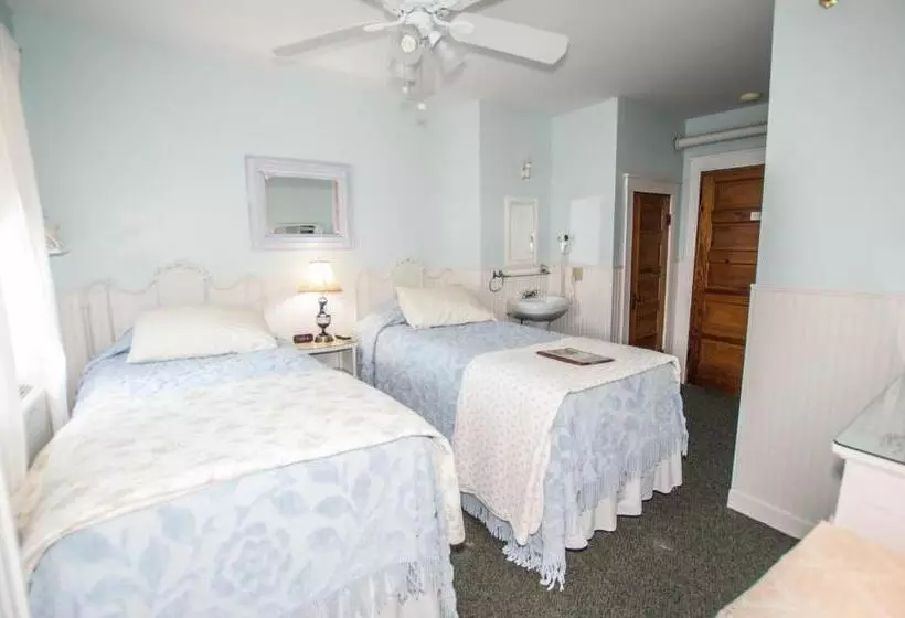 فندق Terrace Inn And 1911 Restaurant