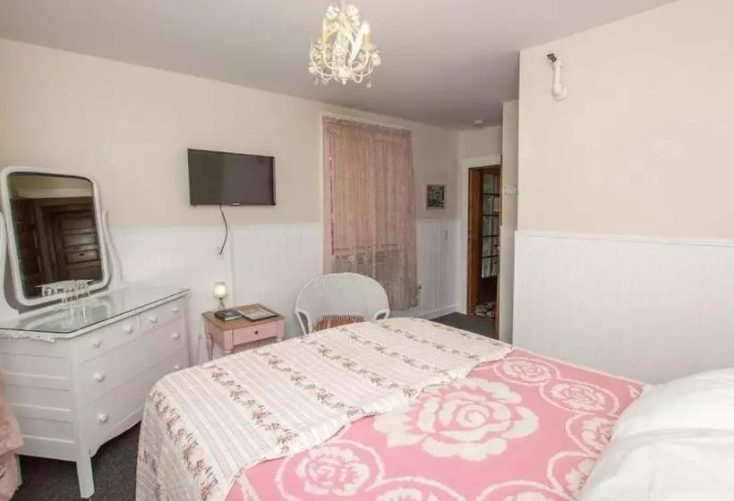 فندق Terrace Inn And 1911 Restaurant