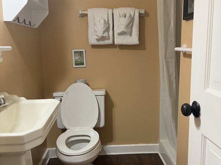 호텔 Terrace Inn And 1911 Restaurant