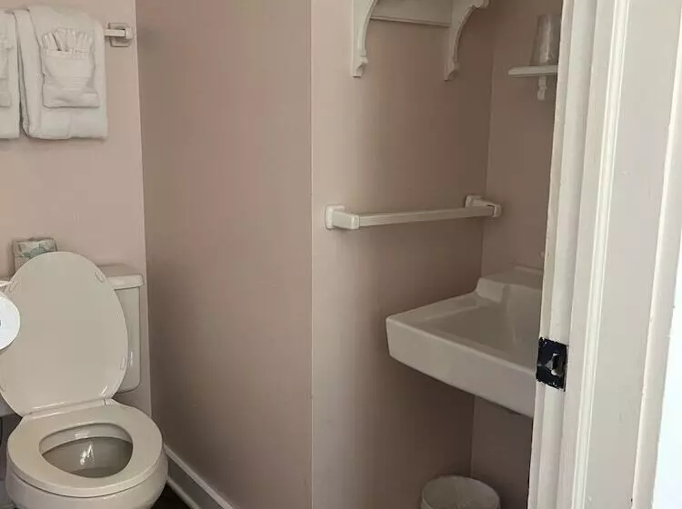 فندق Terrace Inn And 1911 Restaurant