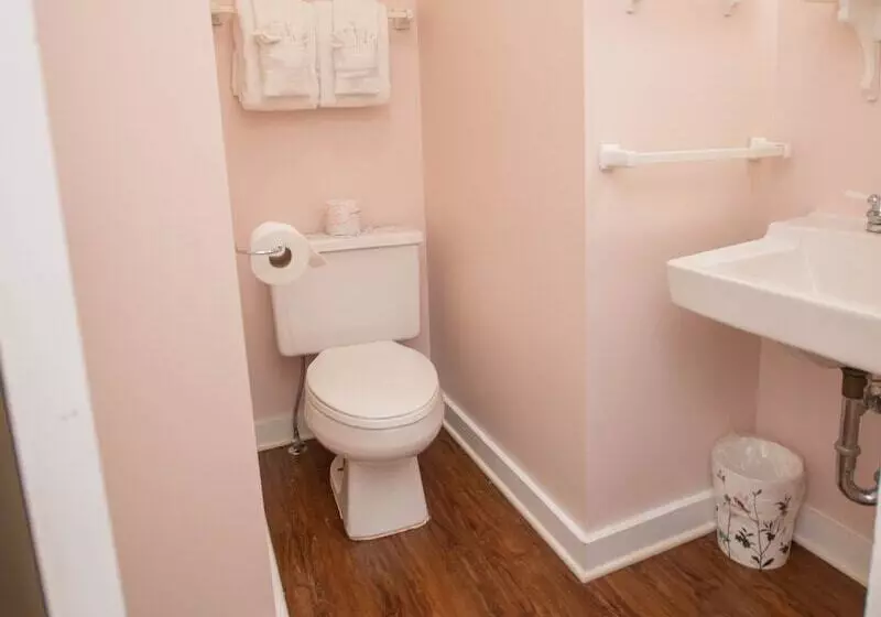 فندق Terrace Inn And 1911 Restaurant