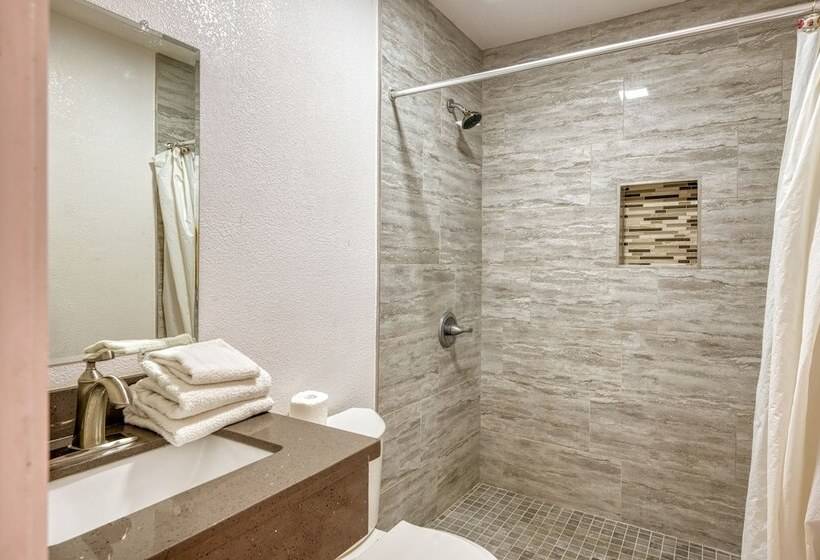 فندق على الطريق Erth Inn By Aga Mojave