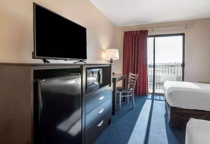 استراحتگاه Econo Lodge Inn & Suites Rehoboth Beach