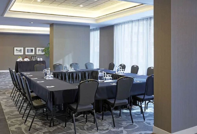 ホテル Cambridge Suites Toronto