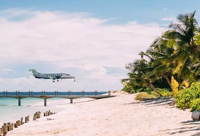 هتل Four Seasons Resort Seychelles At Desroches Island