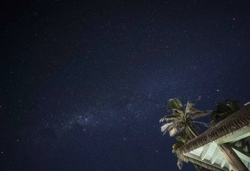 هتل Four Seasons Resort Seychelles At Desroches Island