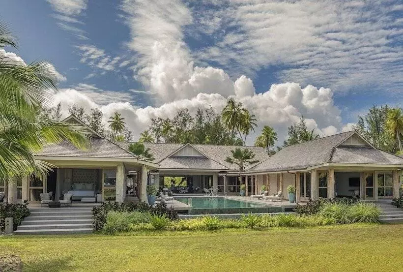 هتل Four Seasons Resort Seychelles At Desroches Island