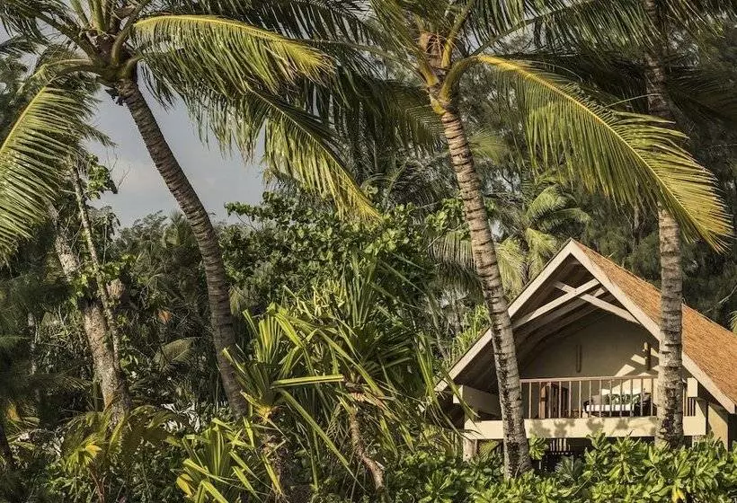 هتل Four Seasons Resort Seychelles At Desroches Island