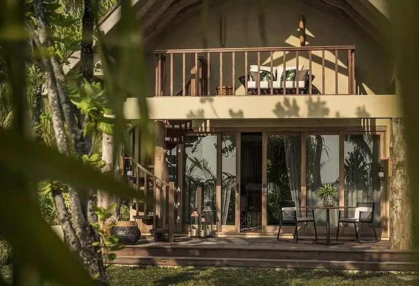 هتل Four Seasons Resort Seychelles At Desroches Island