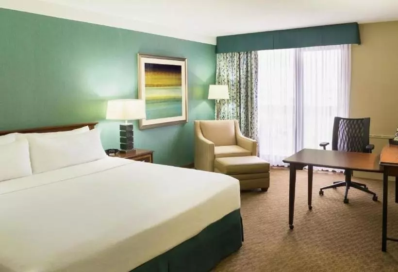 هتل Holiday Inn Toronto  Yorkdale