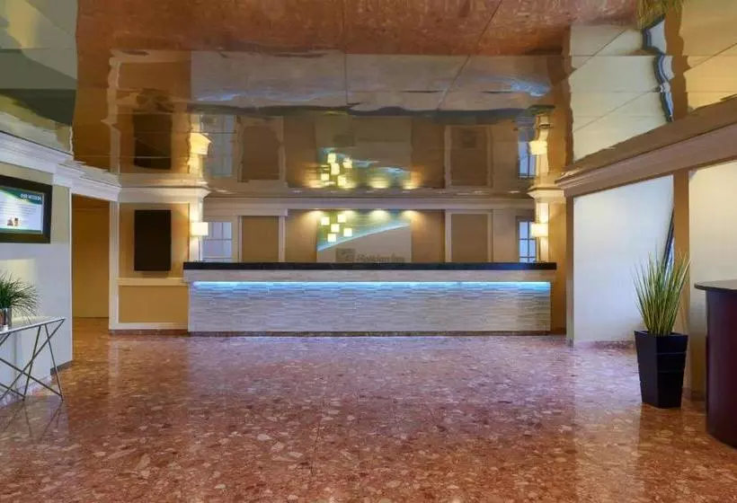 هتل Holiday Inn Toronto  Yorkdale