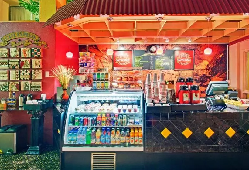 هتل Holiday Inn Toronto  Yorkdale