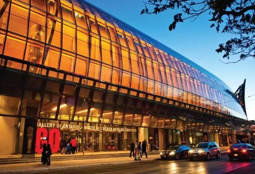 هتل Holiday Inn Toronto  Yorkdale