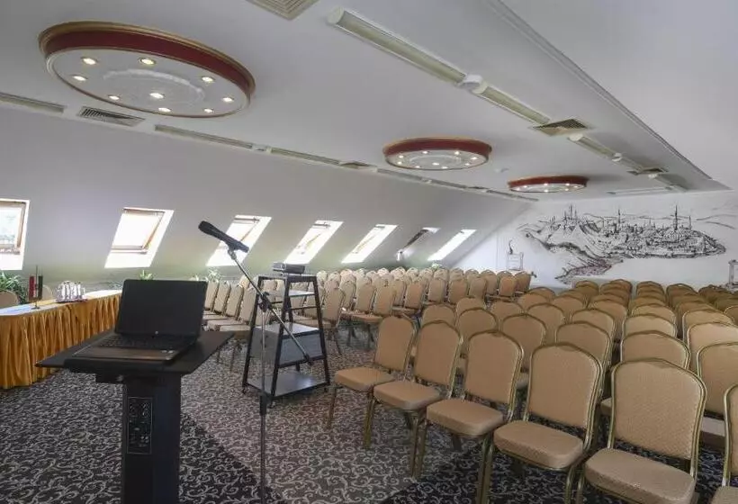 Korona Wellness, Rendezvény és Borszálloda