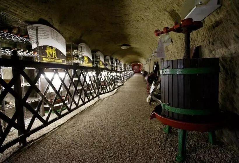 Korona Wellness, Rendezvény és Borszálloda