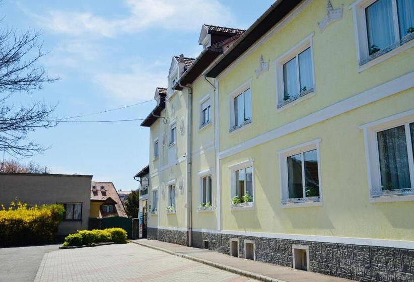 Korona Wellness, Rendezvény és Borszálloda